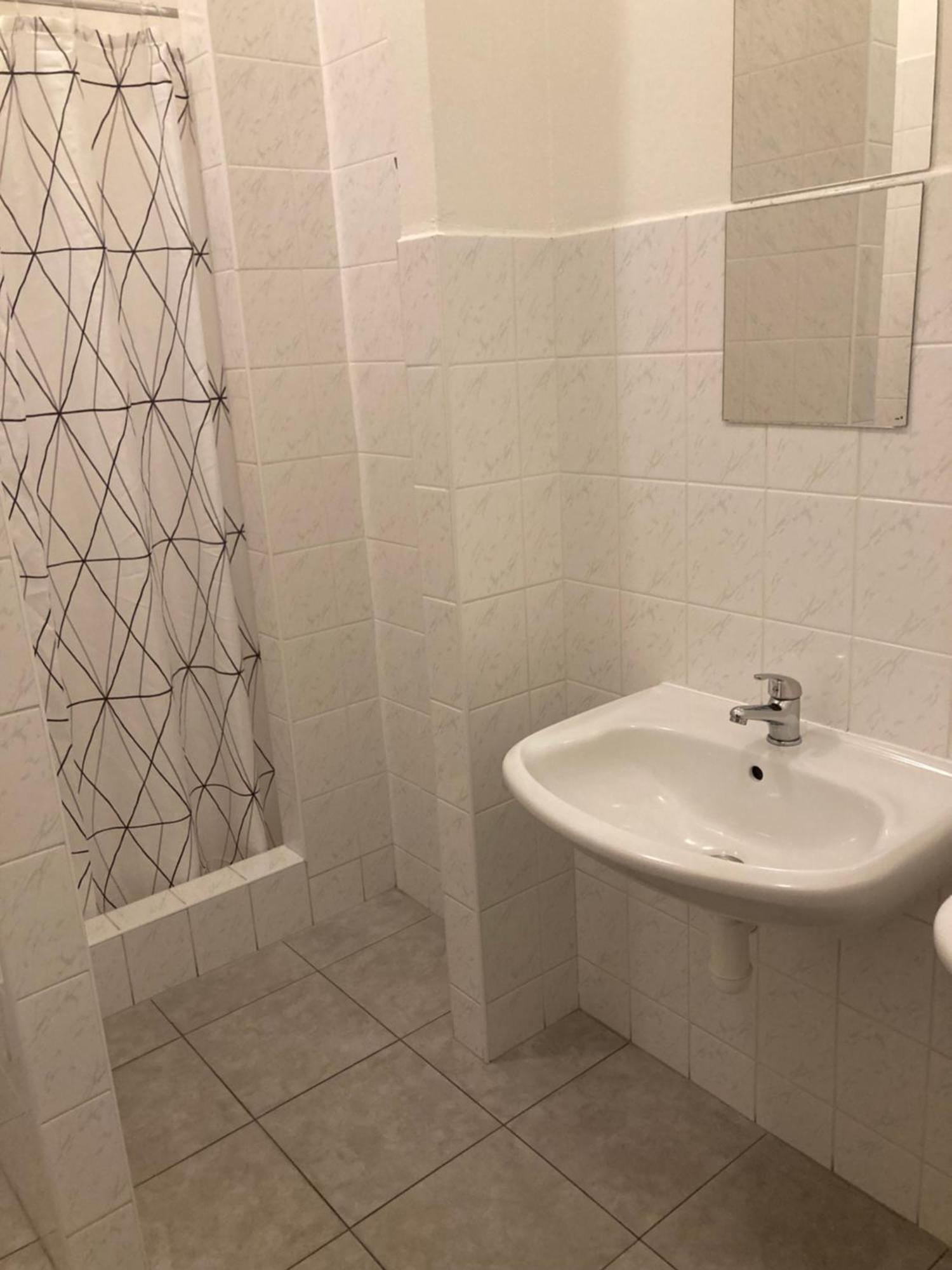 Hostel Praha Ladvi ภายนอก รูปภาพ